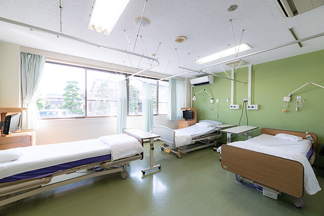 療養病棟 3人床室
